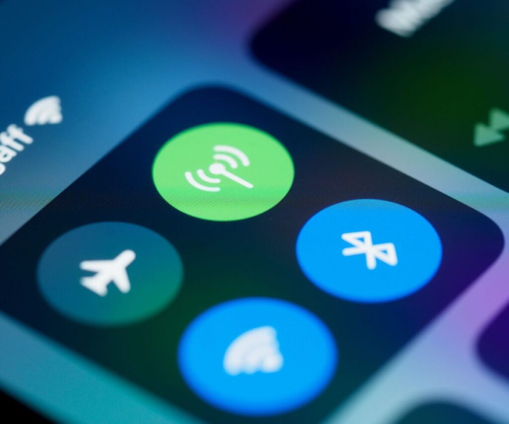 This image is an iPhone showing the data symbol, Bluetooth and WiFi symbol.