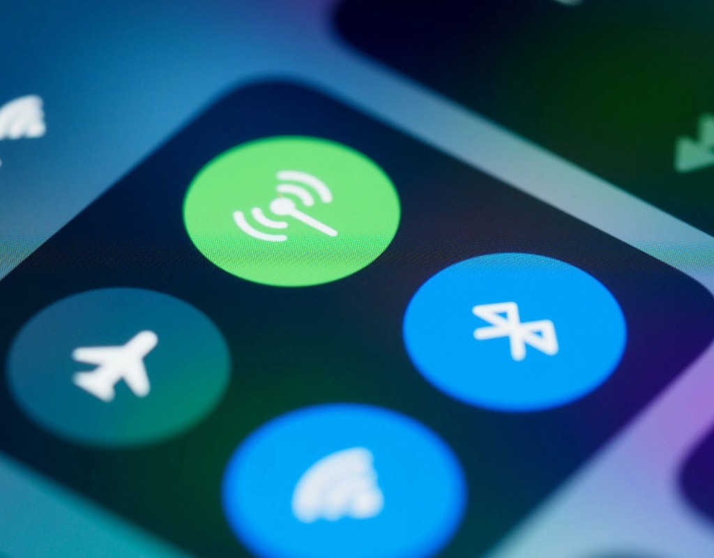 This image shows a phone screen indicating that the device is connected to Wi-Fi and that the data connection is secure.