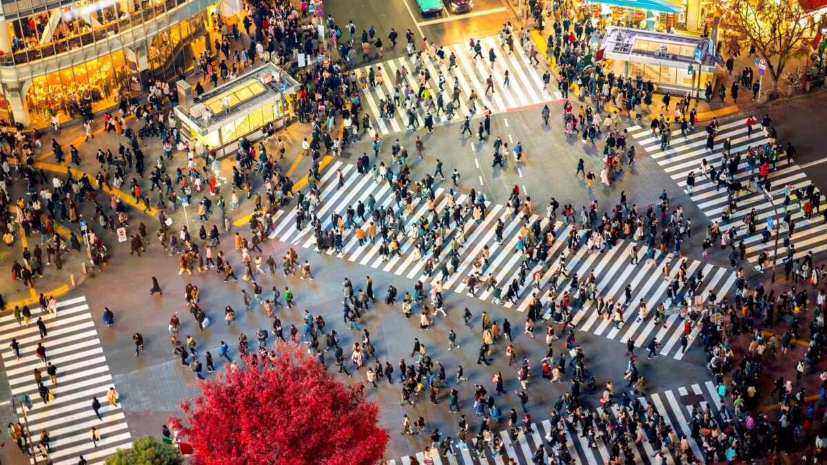 A really busy Shibuya Crossing from a birds eye view.
